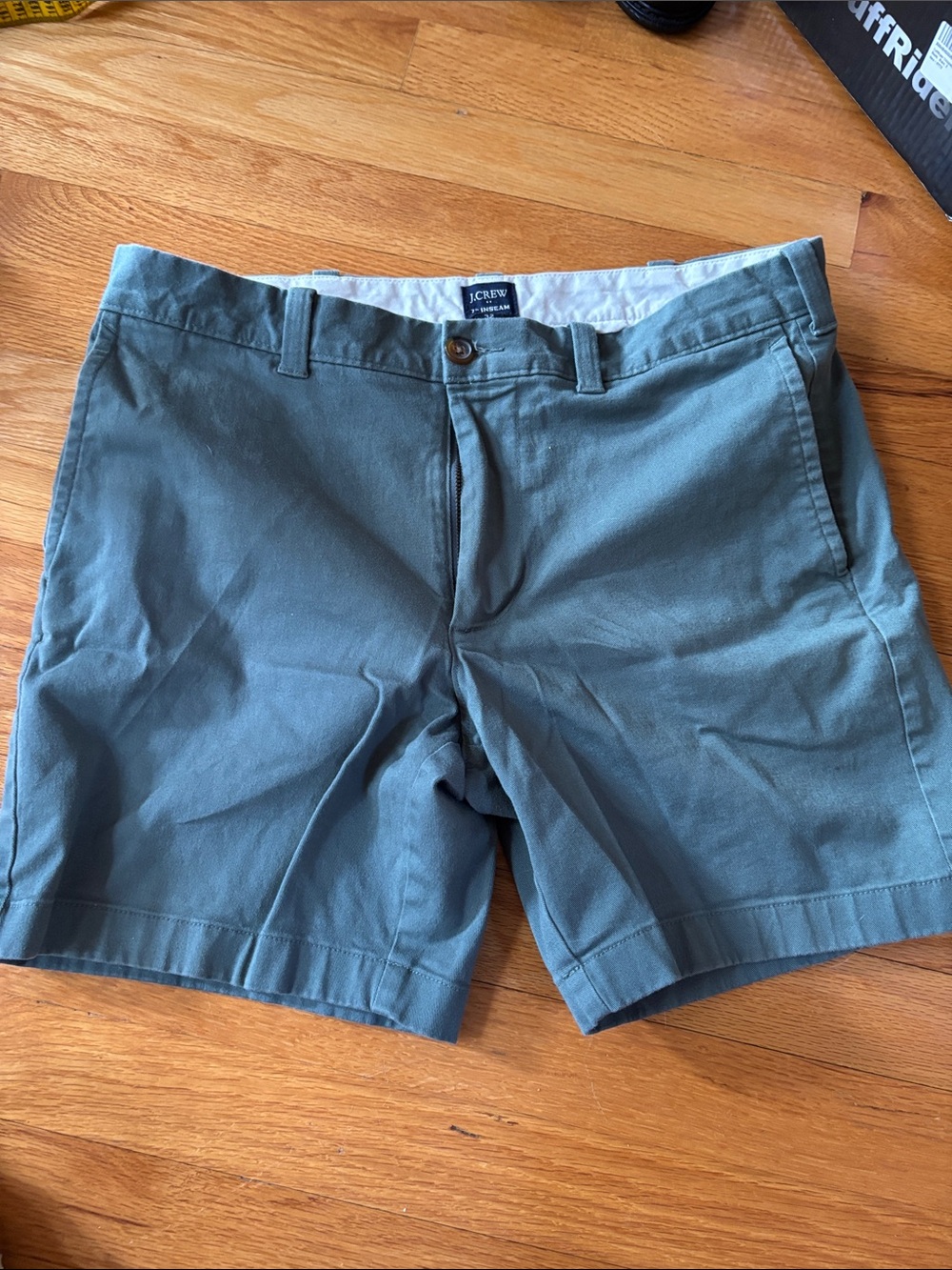 J. Crew Men’s Green chino Shorts 7 inch inseam size 32
